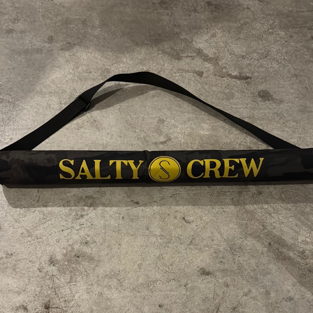 Salty Crew 6 Can Camo Cooler
